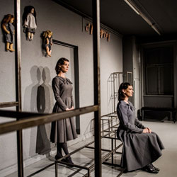 THEATER ARIANE «DIE ROTE JUNGFRAU»