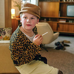 DER JUNGE MUSS AN DIE FRISCHE LUFT