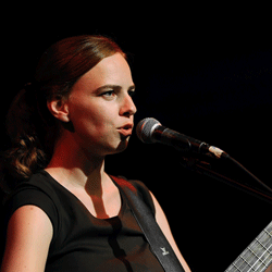 UTA KÖBERNICK – SAMT KRITISCHER BEGLEITUNG UTA KÖBERNICK – SAMT KRITISCHER BEGLEITUNG